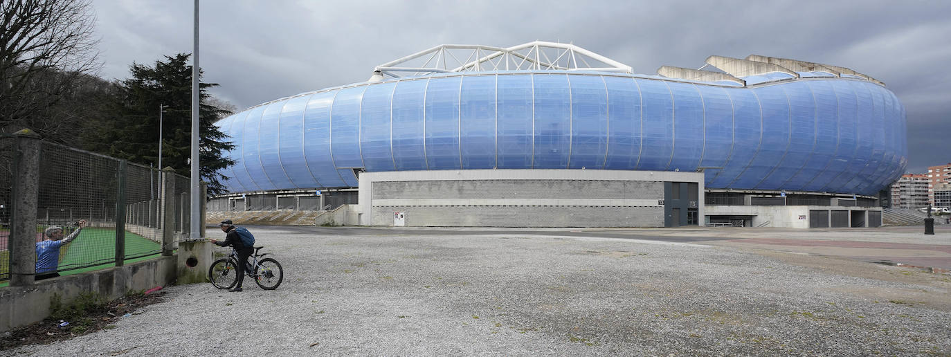 Fotos: Un tercio de los alrededores del estadio de Anoeta se reurbanizarán a finales de año