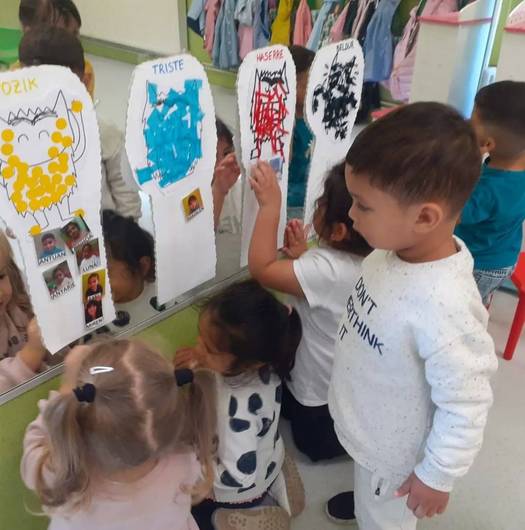 Los más pequeños aprenden jugando.