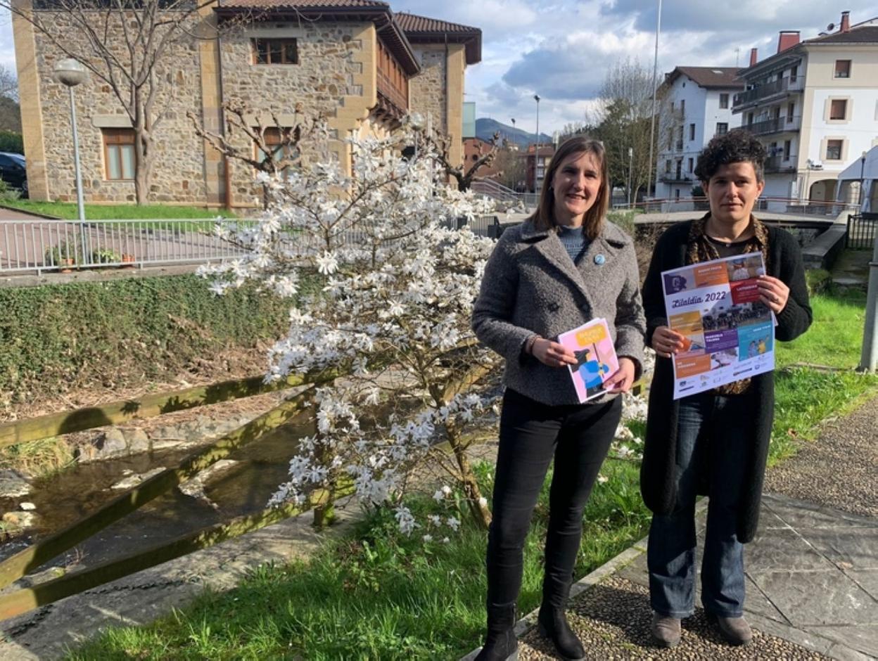 Eunate Elio eta Alazne Elorza, aurkezpenean. 