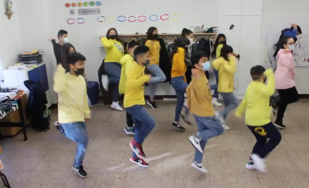 El baile lleno de marcha de los alumnos de San José