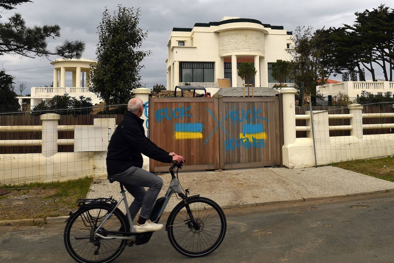 Fotos: Atacan la mansión de la exmujer de Putin en Anglet