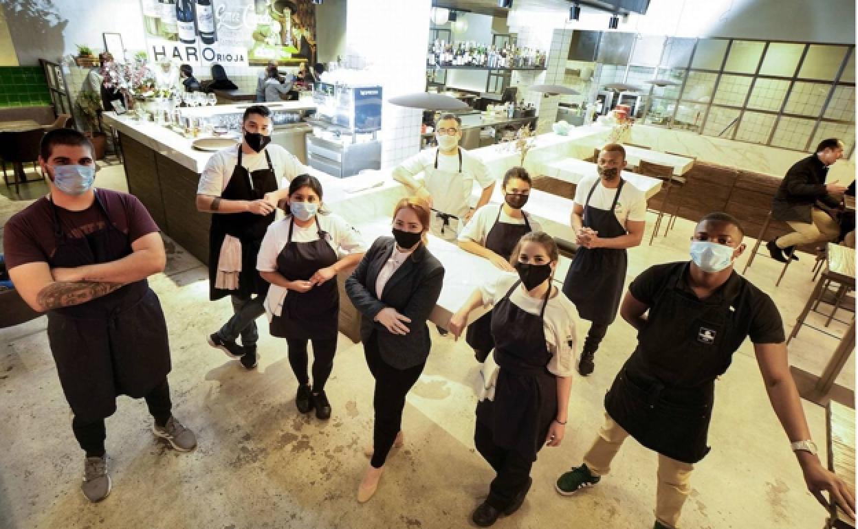 El equipo de Gatxupa, en el restaurante del barrio de Gros. 