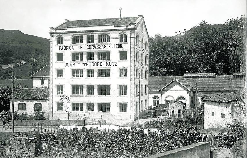 Fachada de Cervezas El León, en Benta Berri. 