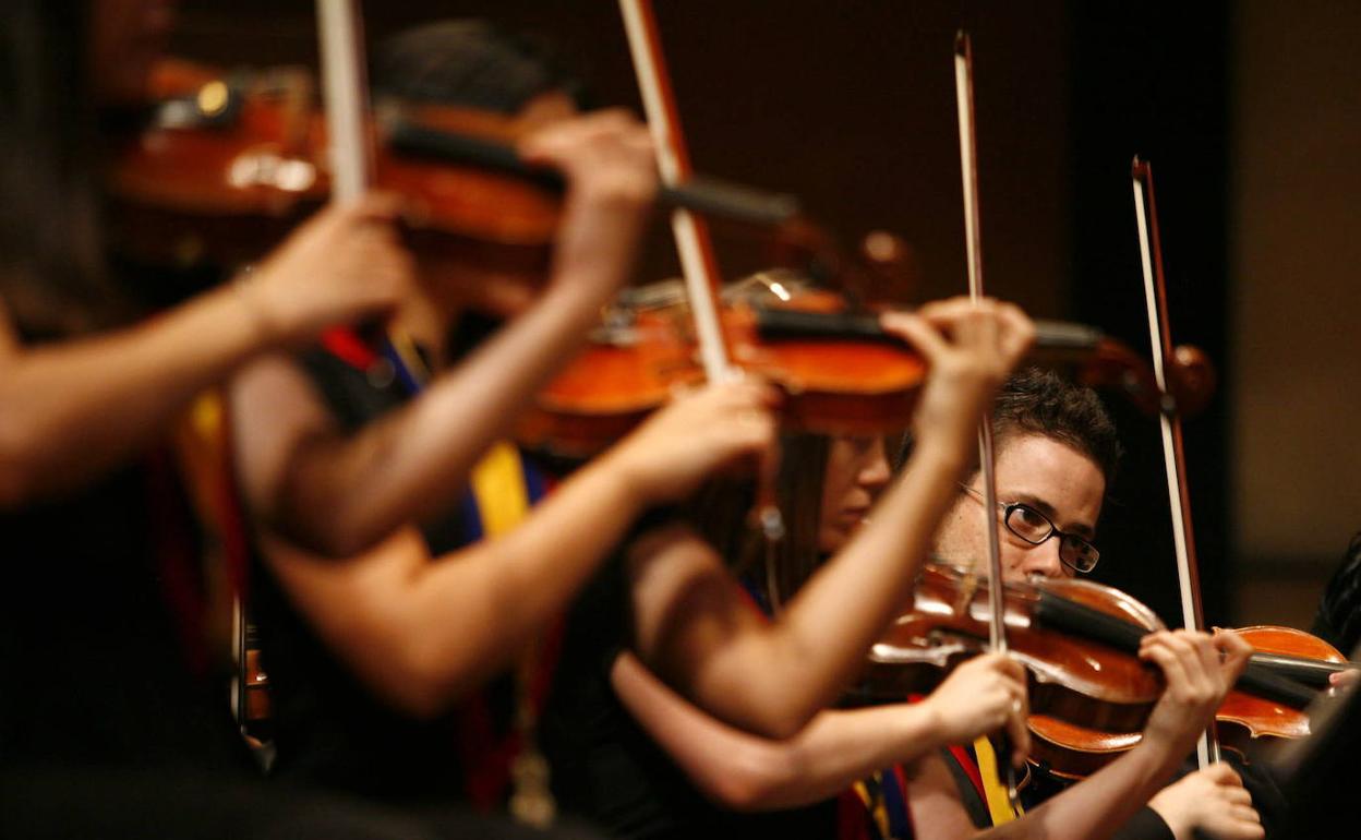 Musikan eta beste diziplina batzuetan dabiltzan emakumeei ikusgarritasua ematea da ekimenaren xede nagusietako bat.