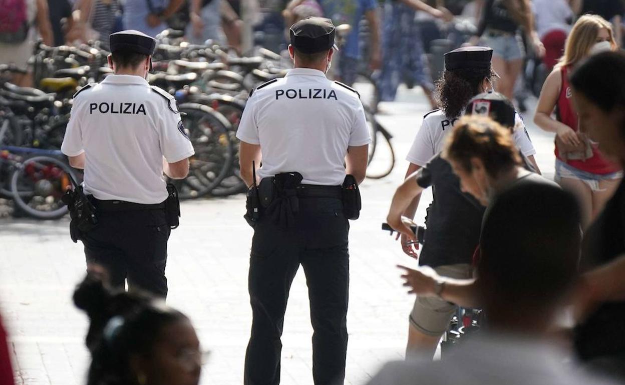 La Policía Municipal de Donostia sigue la pista de un presunto estafador que se hace llamar 'Mikel'.