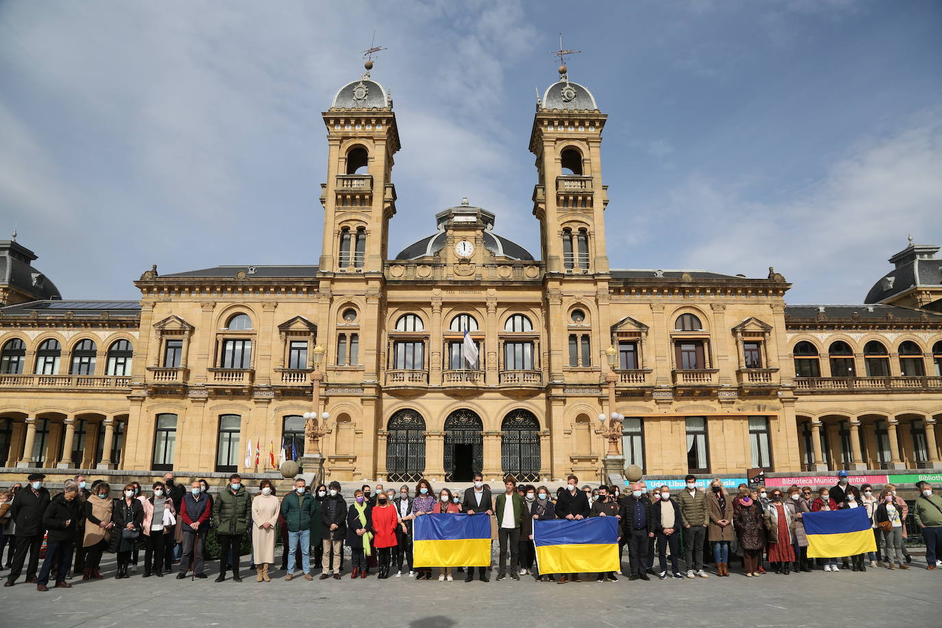 Fotos: Concentración por Ucrania convocada por el Ayuntamiento