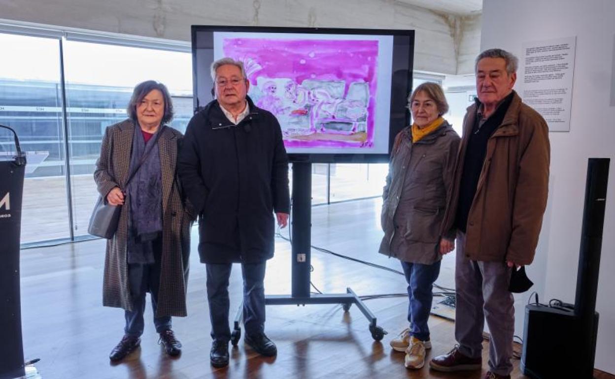 Lola, Antton, Mariajo y Carlos Valverde en la presentación de la donación de la obra de su hermana Rosa. 