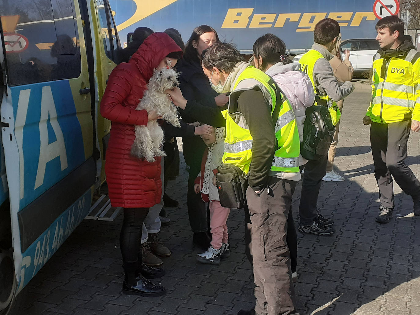 Fotos: El Convoy de DYA llega este viernes a Donostia con refugiados ucranianos