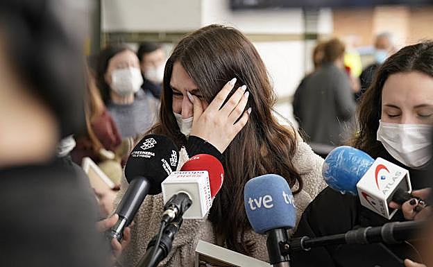 Ania no podía contener las lágrimas al recordar el horror que han dejado atrás en Ucrania.