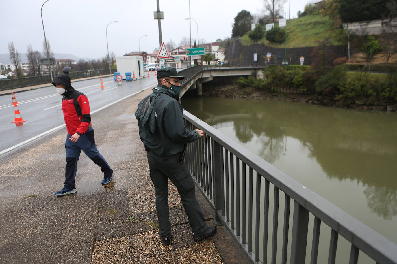 Fotos: Búsqueda de un migrante desaparecido en aguas del Bidasoa
