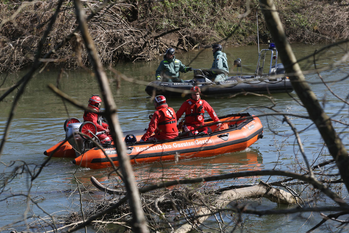 Fotos: Búsqueda de un migrante desaparecido en aguas del Bidasoa