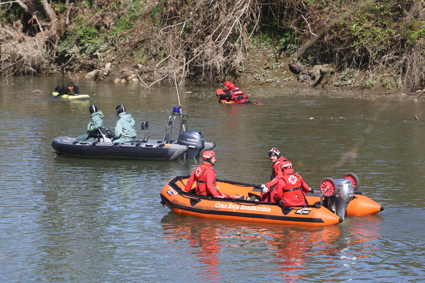 Fotos: Búsqueda de un migrante desaparecido en aguas del Bidasoa