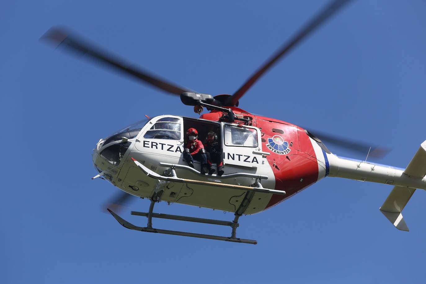 Fotos: Búsqueda de un migrante desaparecido en aguas del Bidasoa