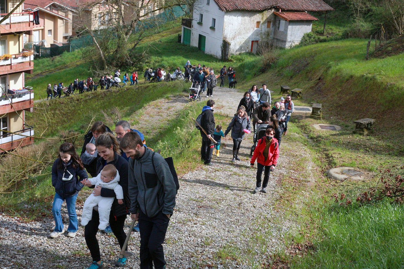 Fotos: Día del Árbol en familia en Astigarraga