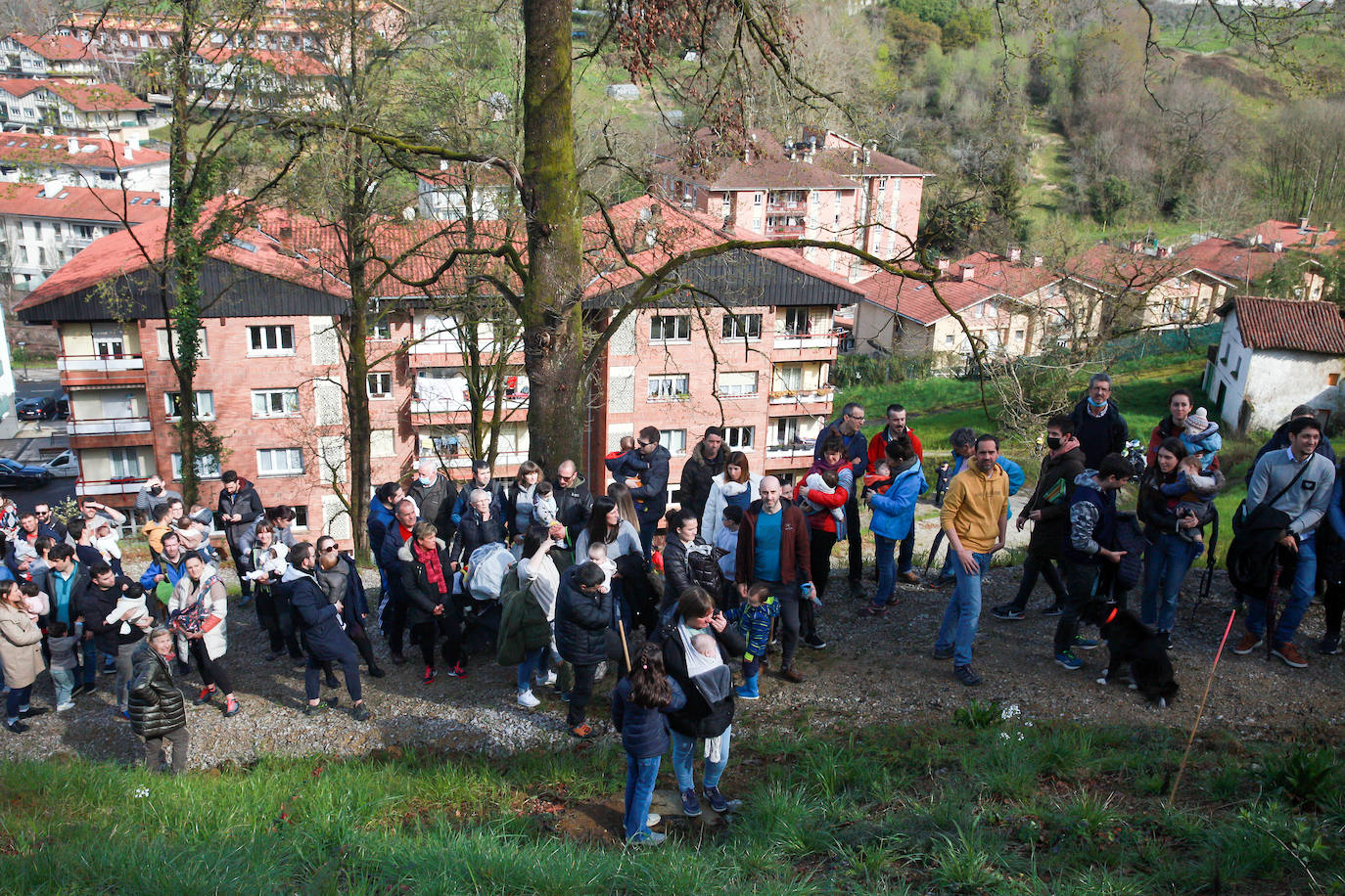 Fotos: Día del Árbol en familia en Astigarraga