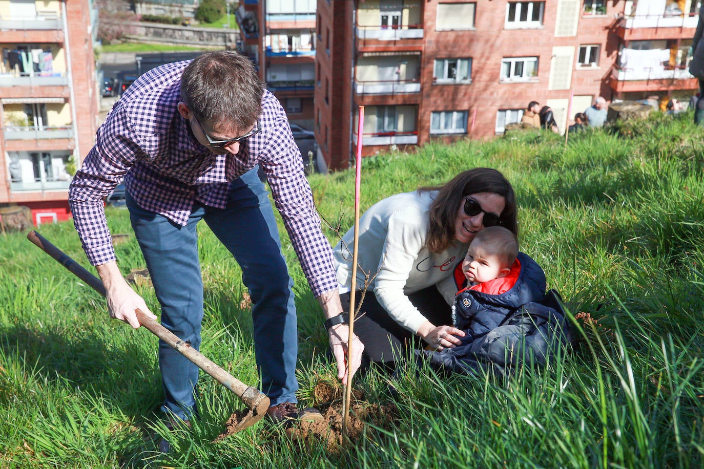 Fotos: Día del Árbol en familia en Astigarraga