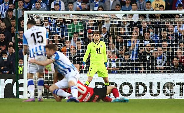 Remiro: «Nos quedan diez finales»