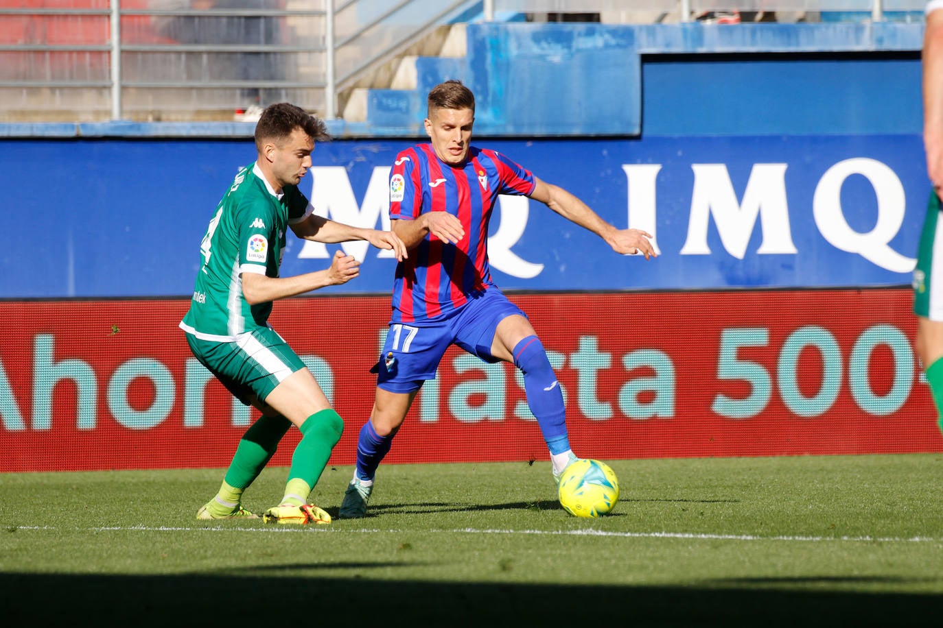 Fotos: El Eibar sigue en lo más alto de la tabla