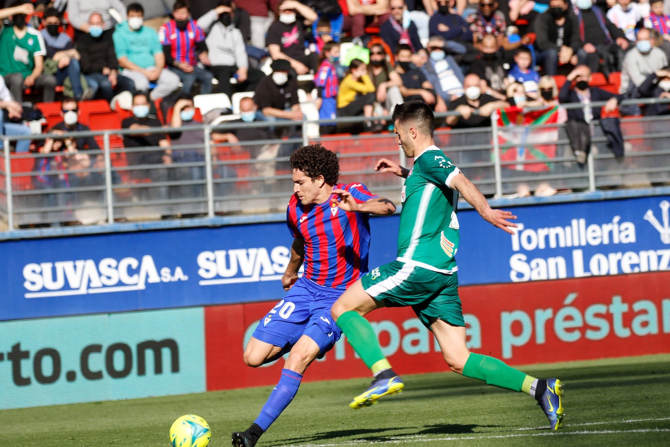 Fotos: El Eibar sigue en lo más alto de la tabla