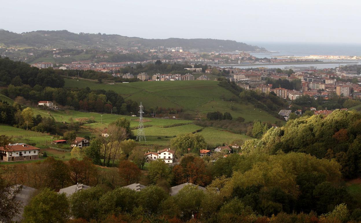 En el valle de Olaberria aparecen entornos degradados y actividades impropias salpicando el patrimonio histórico y natural de. 