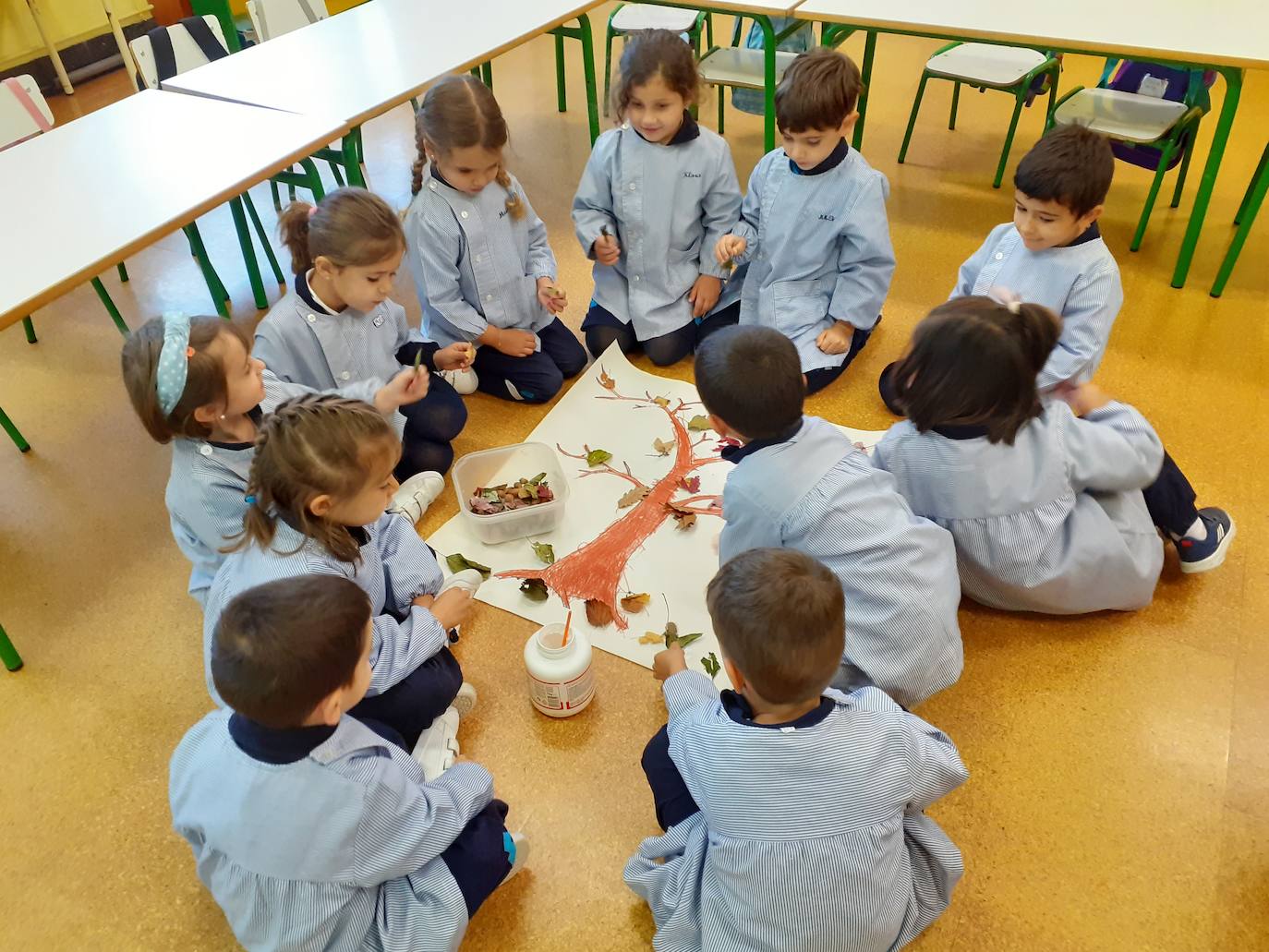 Los alumnos de la clase de 4 años, aprendiendo mientras juegan.