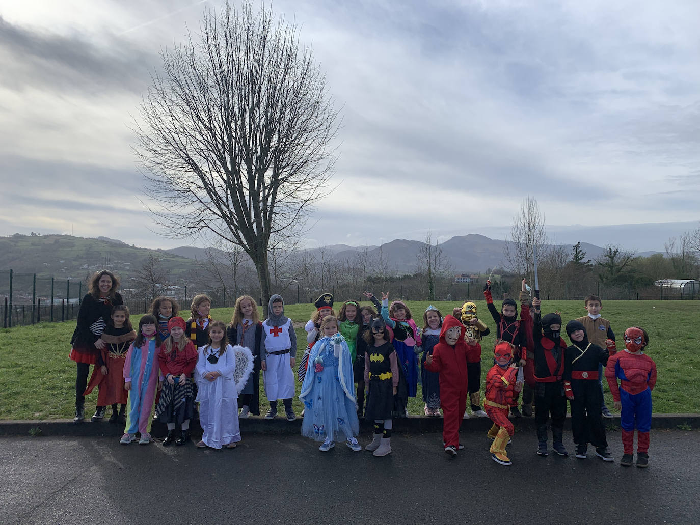 Los niños de Primero de Primaria, en carnavales.