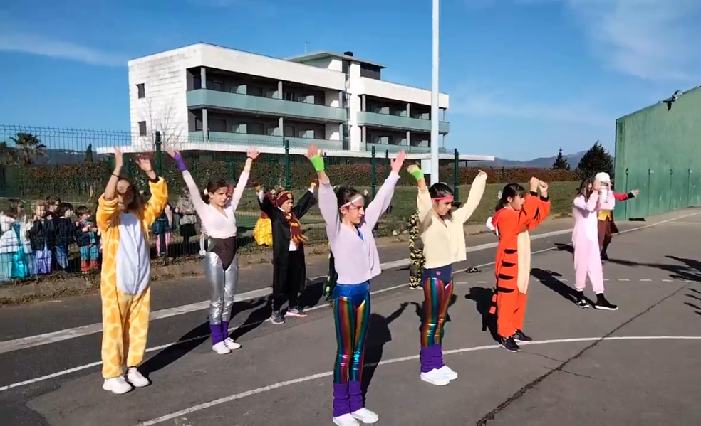 Mary Ward dantzarako mozorrotzen da!