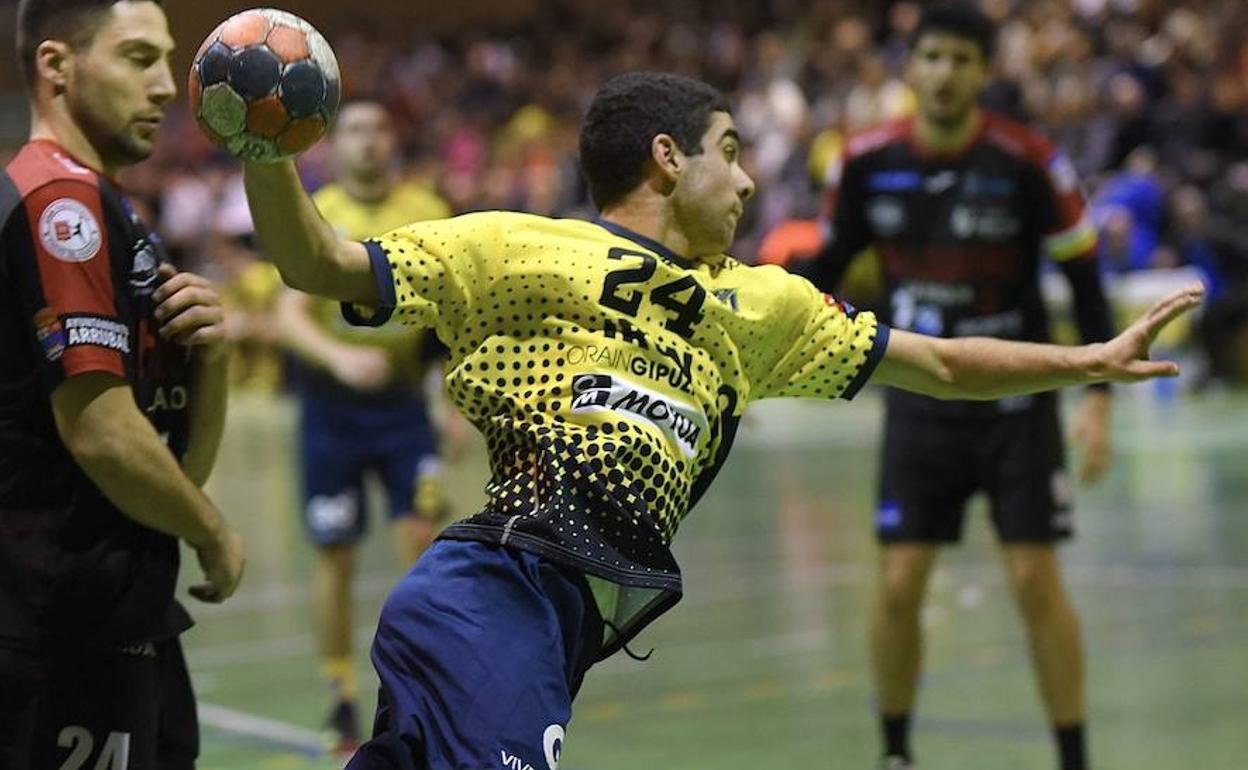 Santano, en un partido de 2020, con el equipo juvenil.