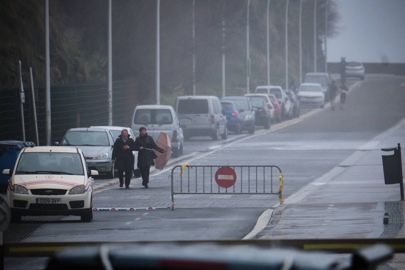 Fotos: Olas en el Paseo Nuevo de Donostia