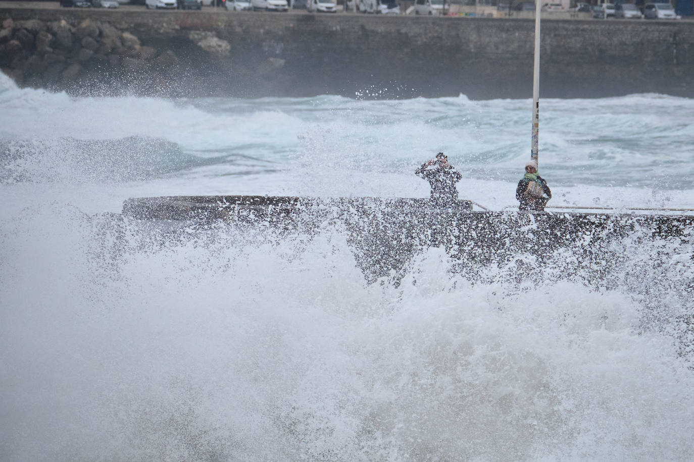 Fotos: Olas en el Paseo Nuevo de Donostia