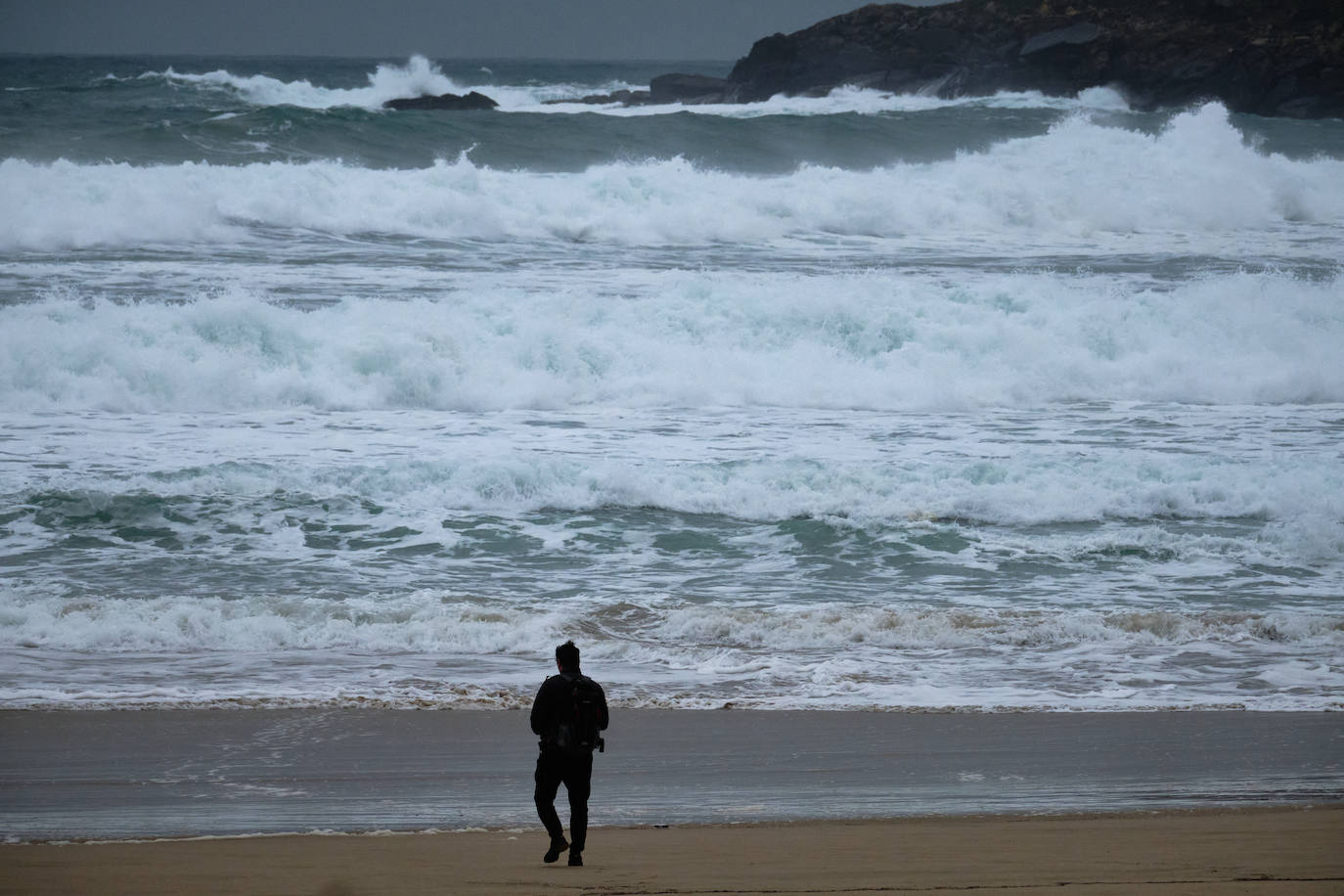 Fotos: Olas en el Paseo Nuevo de Donostia