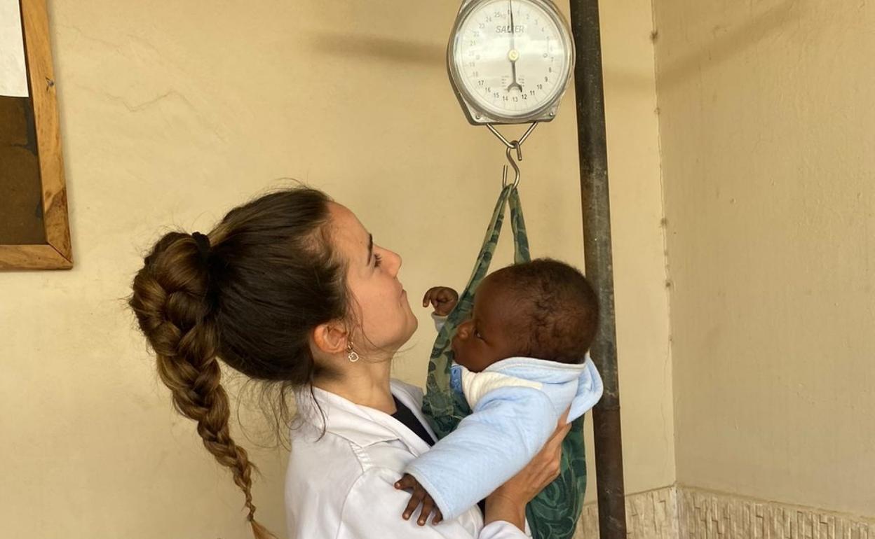 Maddalen Mendizabal mediku idiazabaldarra. 