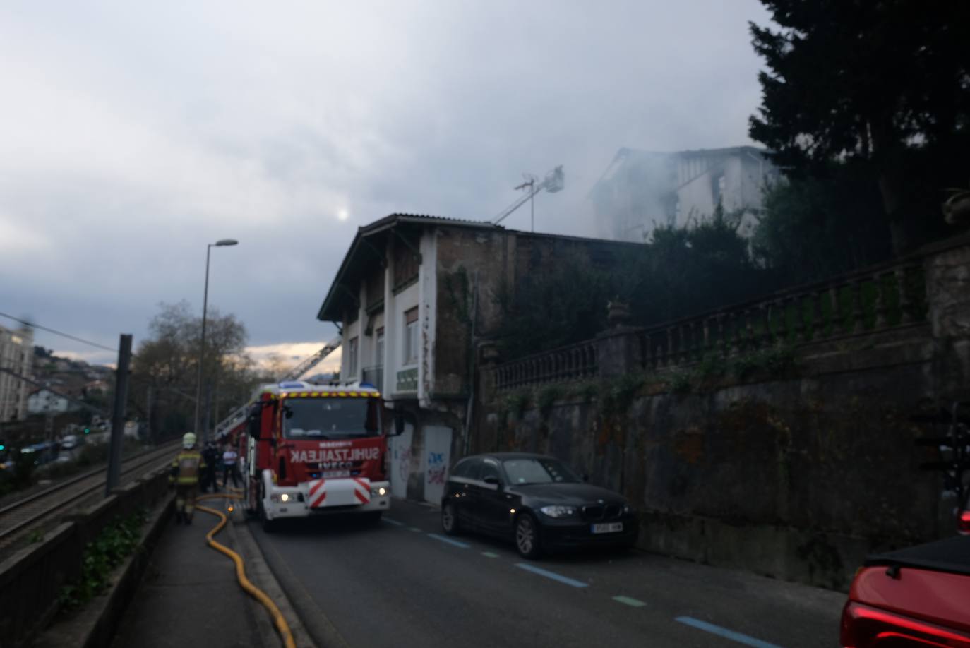 Fotos: Espectacular incendio en una villa en Jai Alai