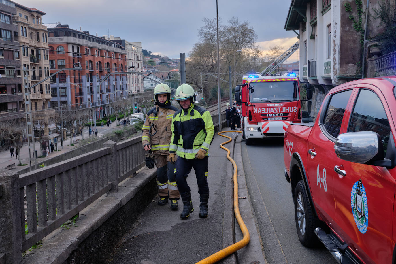 Fotos: Espectacular incendio en una villa en Jai Alai
