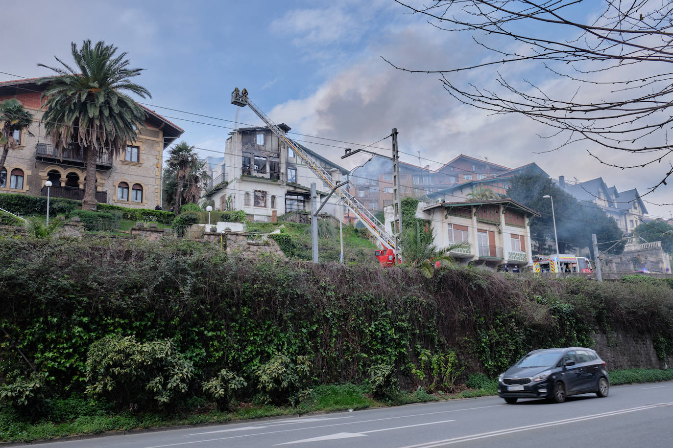 Fotos: Espectacular incendio en una villa en Jai Alai
