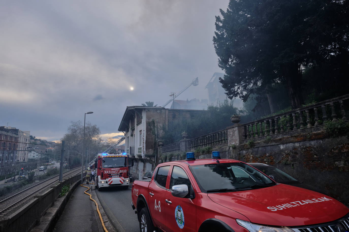 Fotos: Espectacular incendio en una villa en Jai Alai