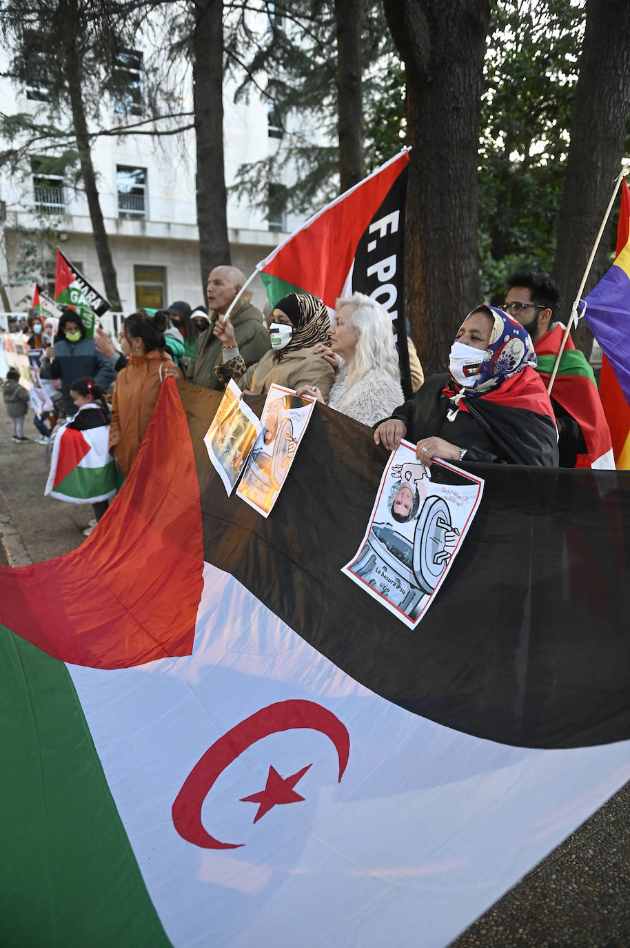Fotos: Protesta en Donostia por el giro del Gobierno central sobre el Sáhara