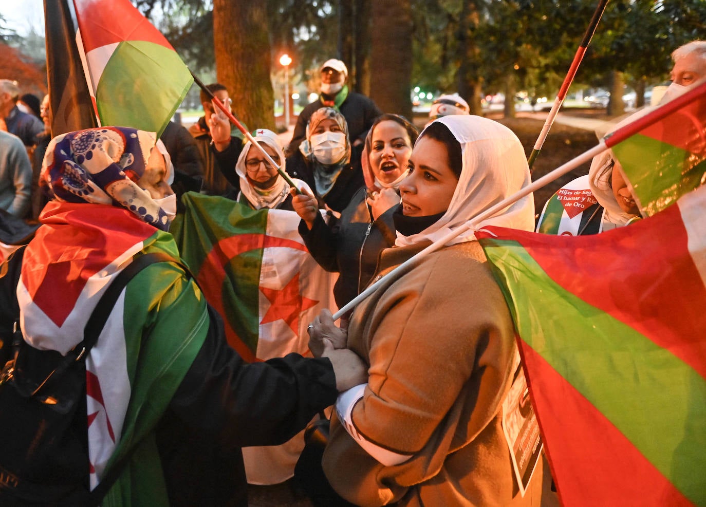 Fotos: Protesta en Donostia por el giro del Gobierno central sobre el Sáhara