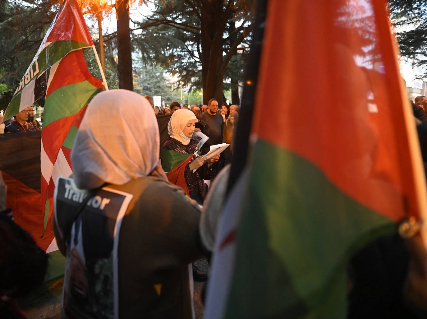 Fotos: Protesta en Donostia por el giro del Gobierno central sobre el Sáhara
