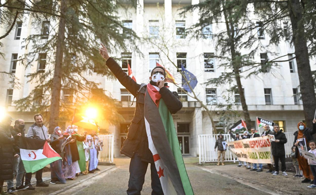 Ua concentración de San Sebastián, en la plaza Pío XXI, frente a la subdelegación de Gobierno.