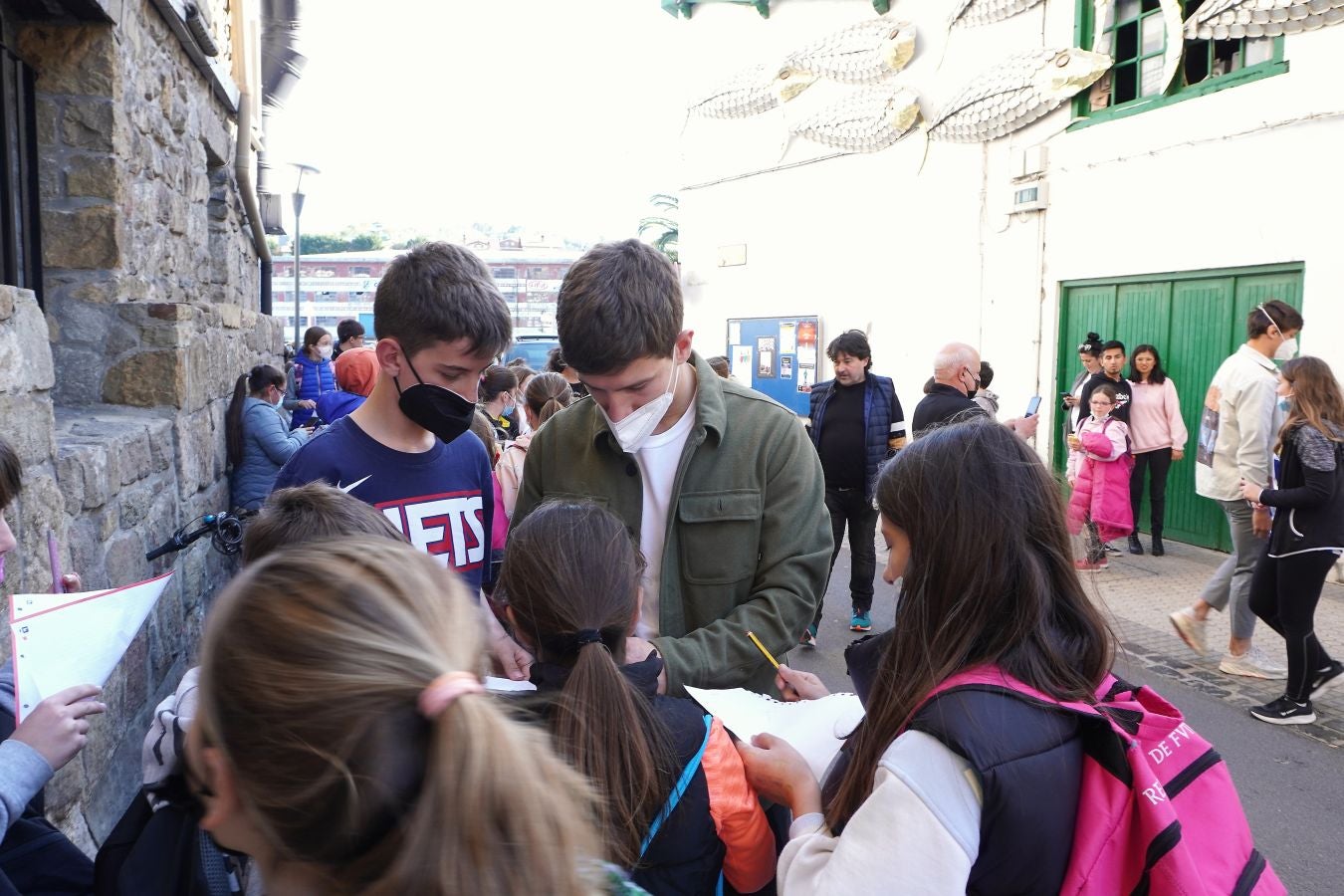 Fotos: La plantilla de la Real se conjura en el Xixario de Orio