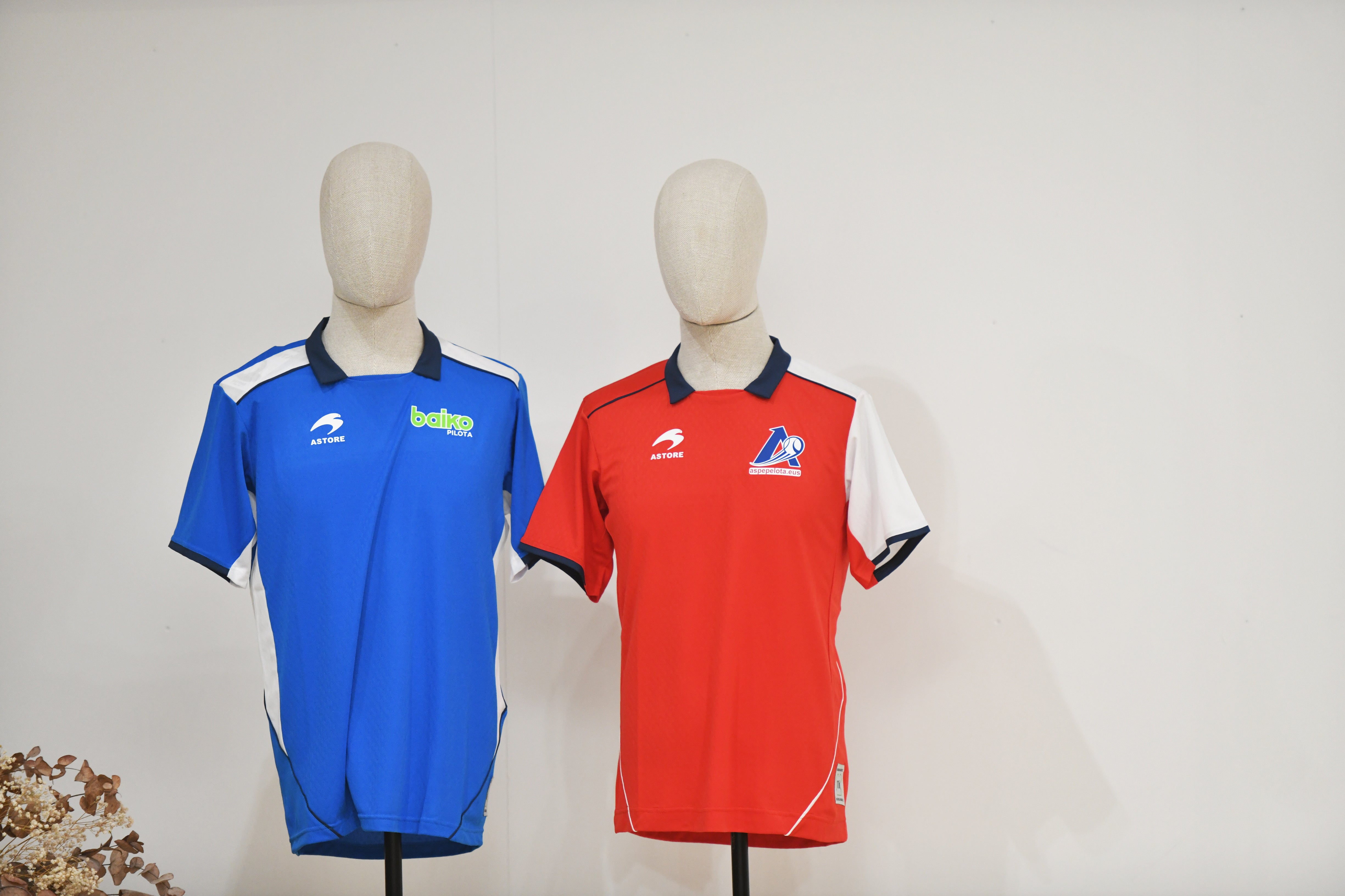 Fotos de las nuevas camisetas Astore del Campeonato Parejas de pelota