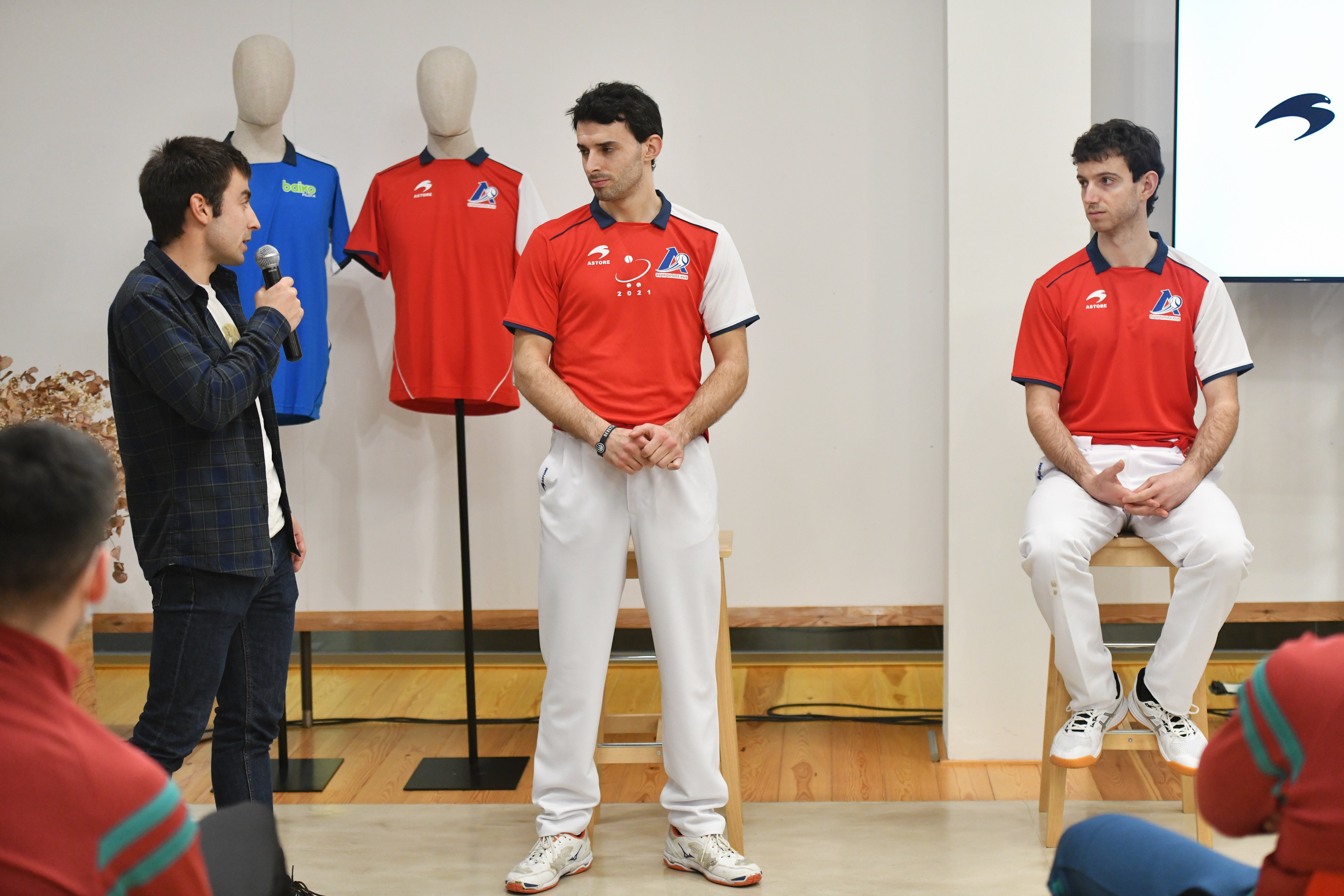 Fotos de las nuevas camisetas Astore del Campeonato Parejas de pelota