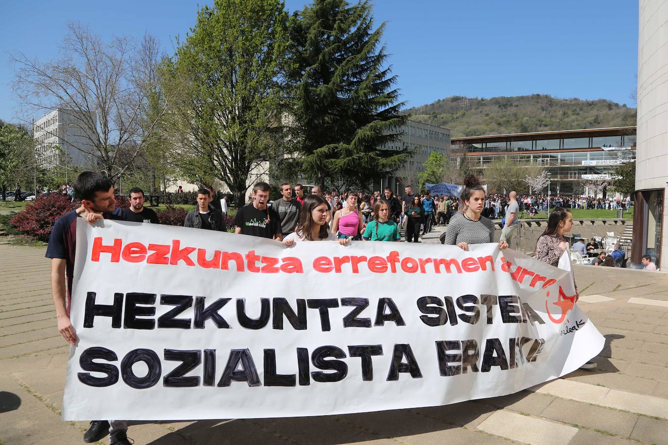 Fotos: Imágenes de la huelga de estudiantes para protestar encontra de las reformas educativas