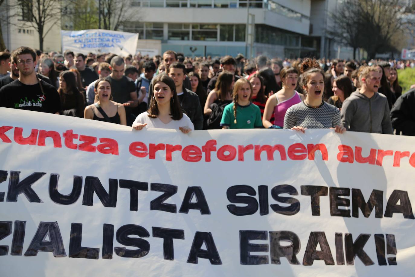 Fotos: Imágenes de la huelga de estudiantes para protestar encontra de las reformas educativas