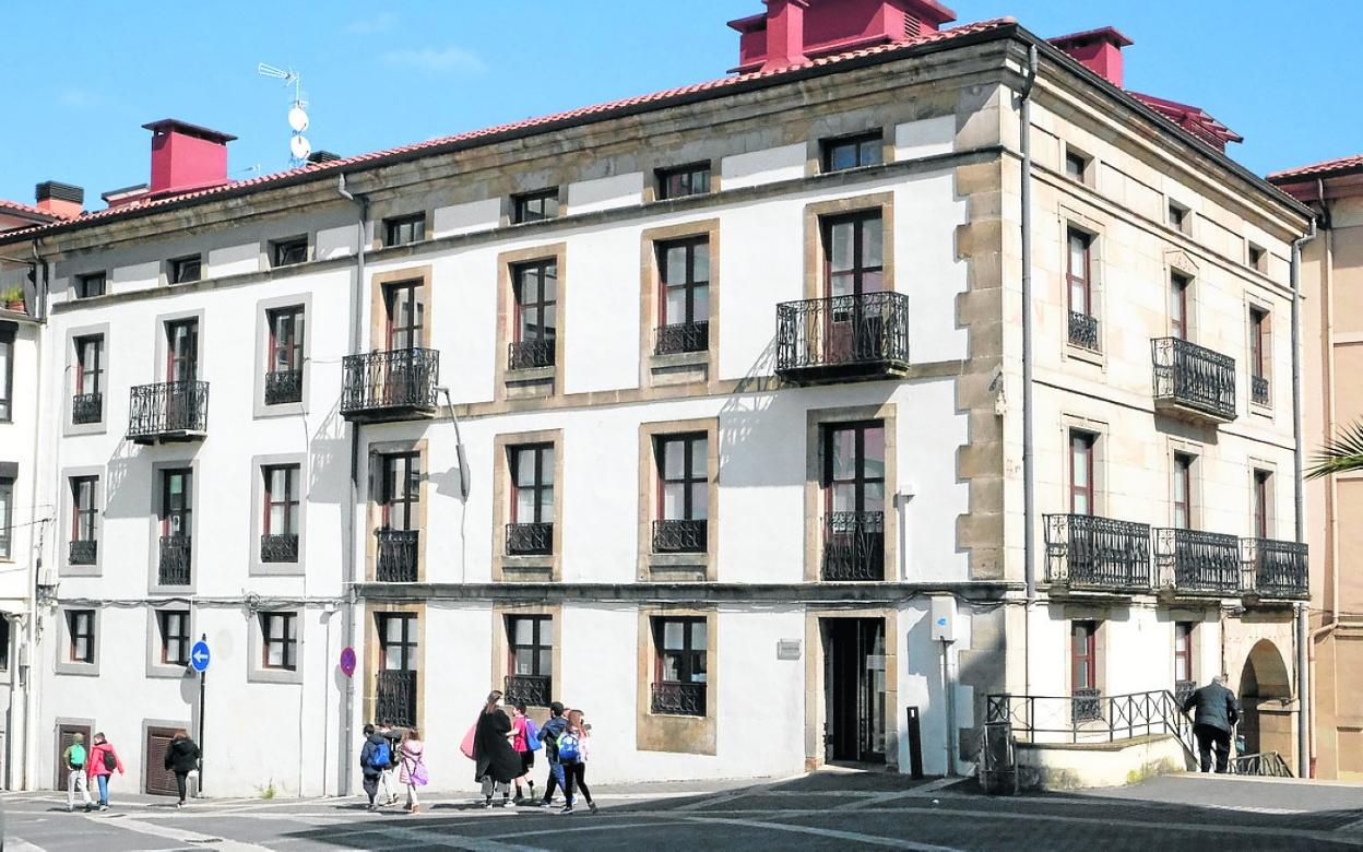 El servicio se presta en la tercera planta del centro cívico Gure Txoko. 