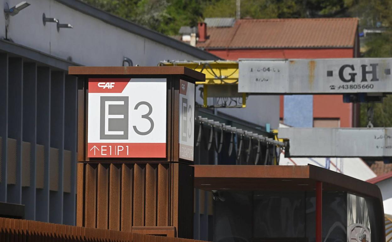 Empresas como CAF podrán recurrir a un ERTE de fuerza mayor. 