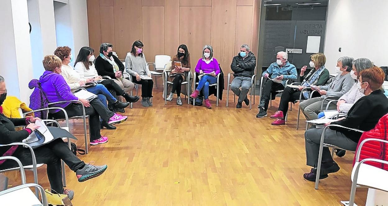 Herritarrak aurreko aurkezpenean. 