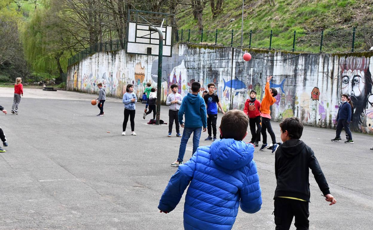 Kilometroetako irabaziak patioa eraberritzera bideratuko dira. Badu beharra. 