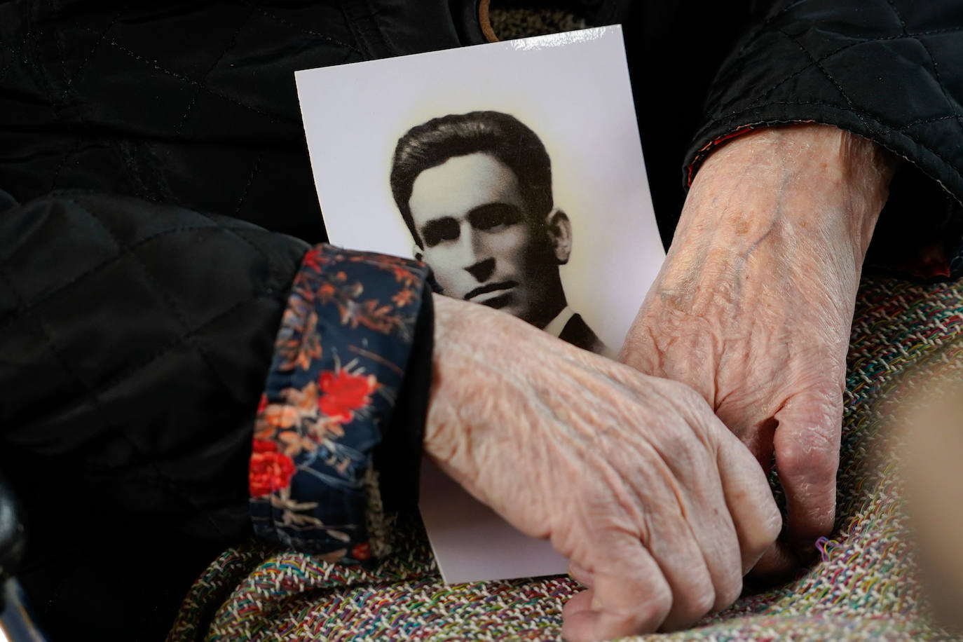 Fotos: Sentido homenaje a las víctimas de la Guerra Civil en Derio